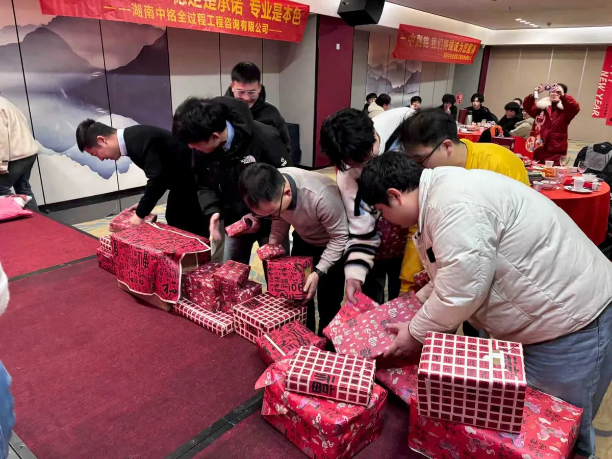 中铭节日福利发放现场